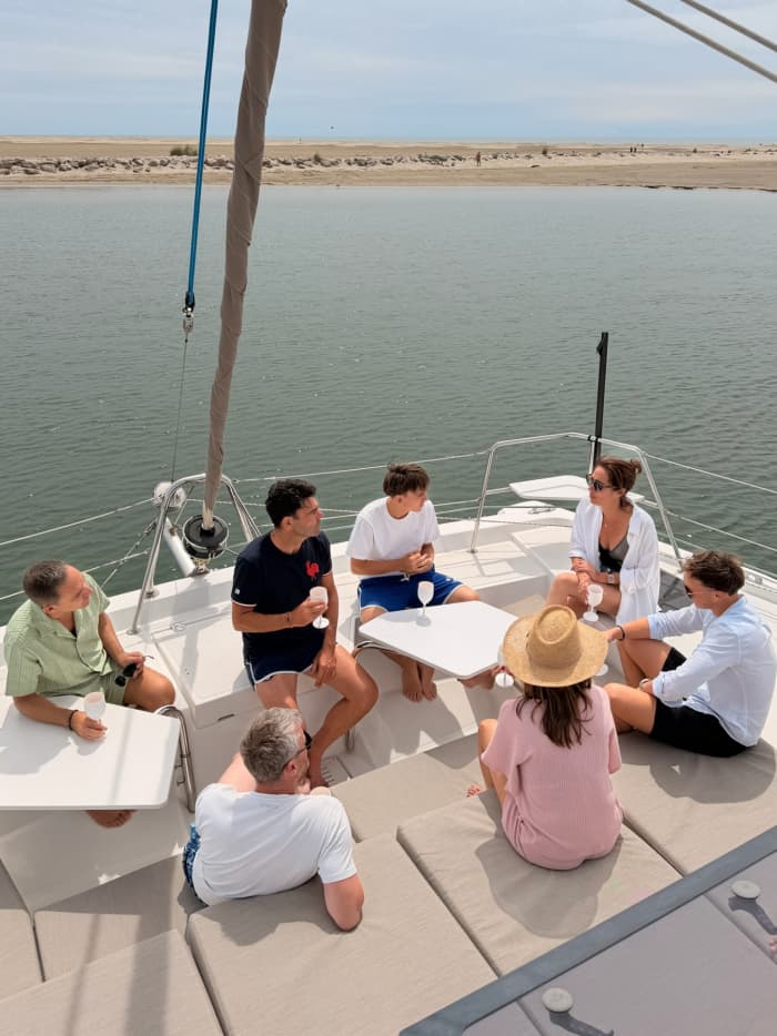 Een exclusieve dag op een Bali Catspace-catamaran – inclusief maaltijd en de ongerepte stranden van Espiguette.