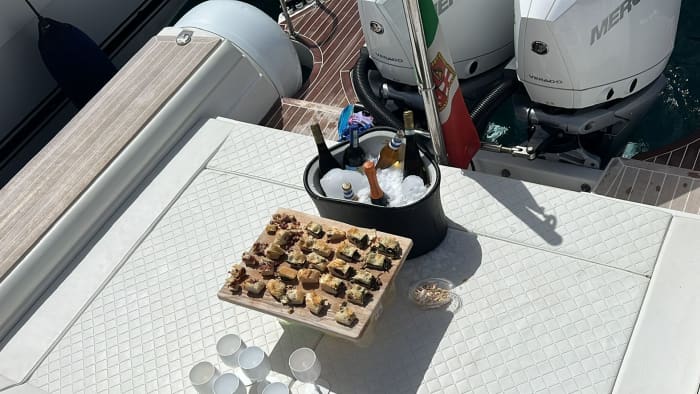 Kommen Sie mit mir in See und erleben Sie ein unvergessliches Abenteuer inmitten der Inseln des Golfs von Neapel.