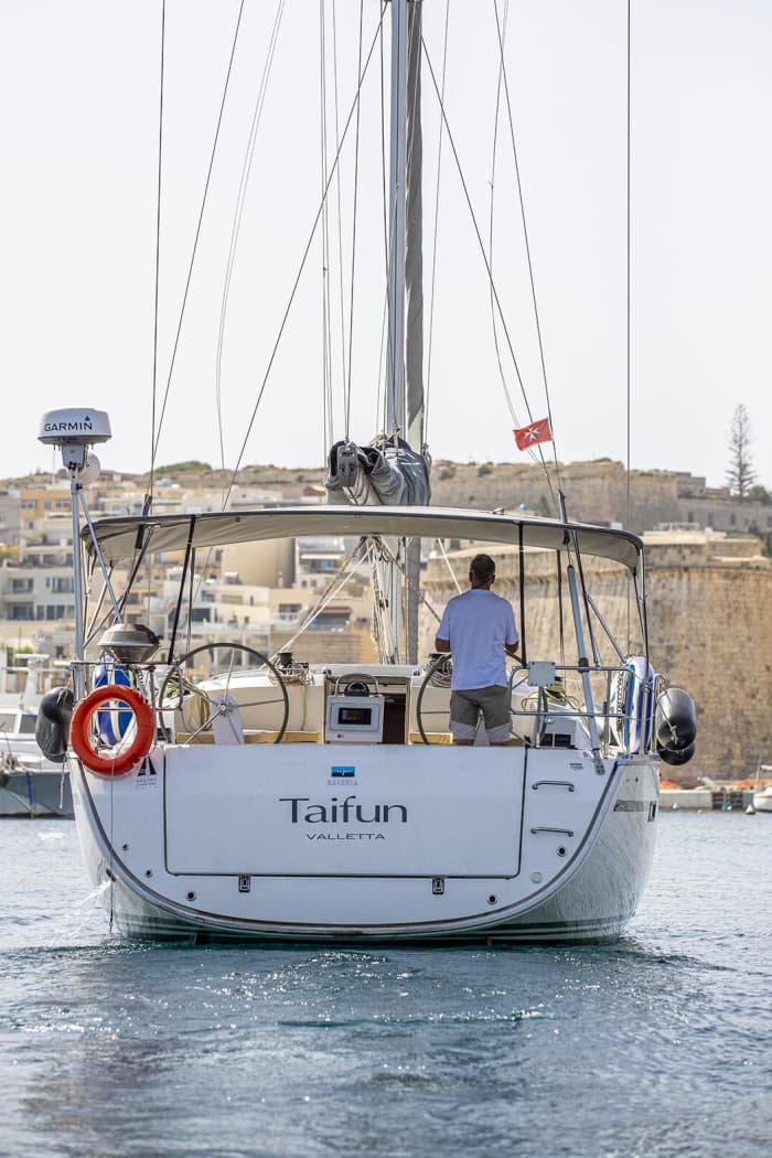 Evening Boat Tour Malta – Il-Ħofriet Bay & Crystal Waters