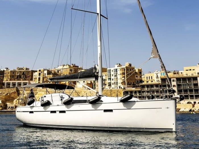 Evening Boat Tour Malta – Il-Ħofriet Bay & Crystal Waters