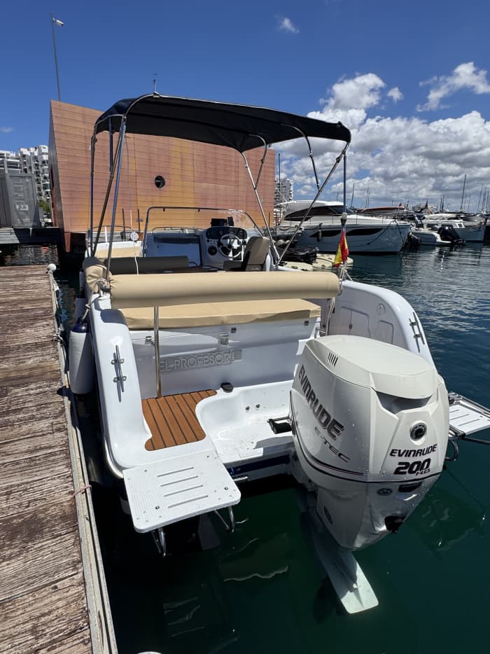 Ibiza: Private tour for hen parties with a surprise included. 7+ skipper