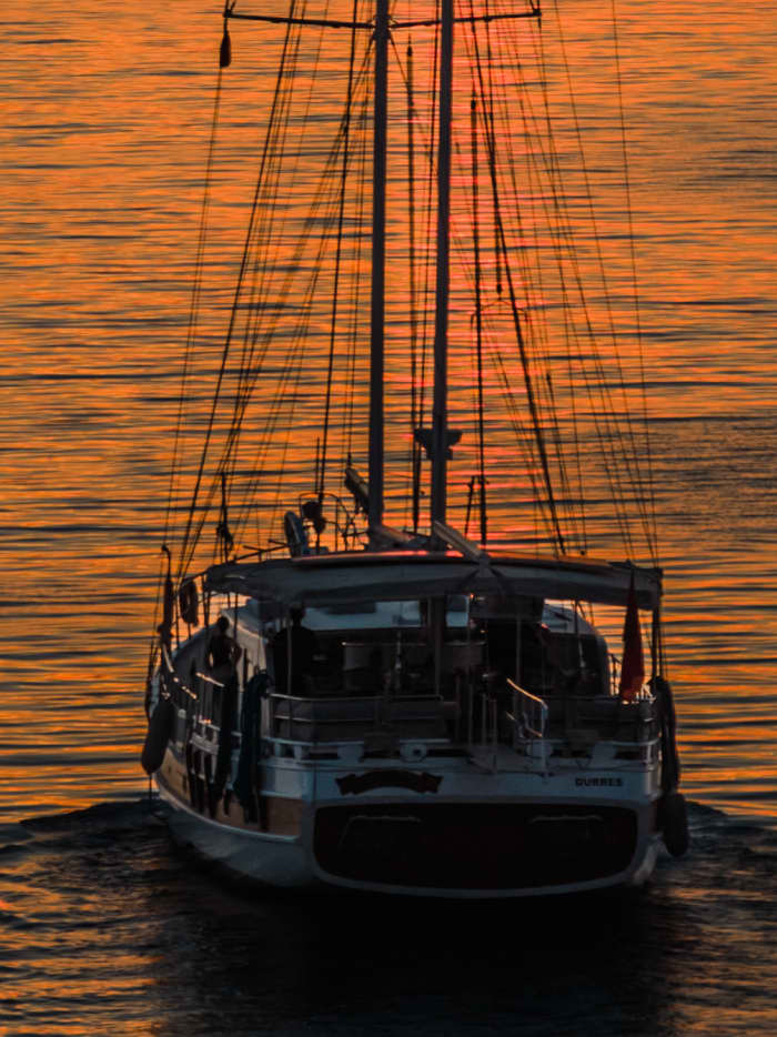 Luxecruise naar het eiland Sazan, Karaburun en de Haxhi Ali-grot