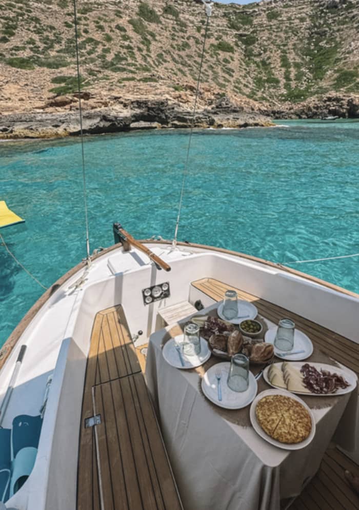 Palma Bay in een traditionele boot (inclusief lokale snacks)