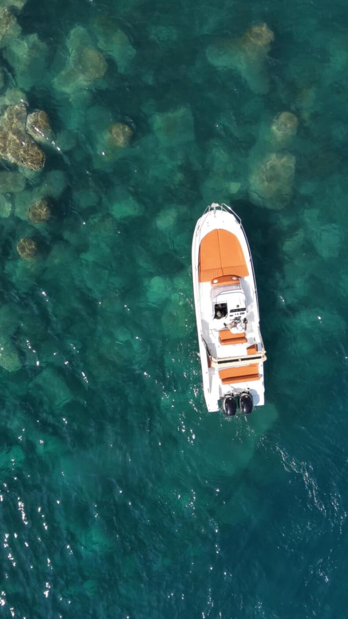 CAPRI PREMIUM EXPERIENCE – FARAGLIONI, CAVES AND CRYSTAL CLEAR WATERS