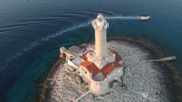 Medulin: Sunset on Speedboat with Dolphins, Lighthouse and Wine
