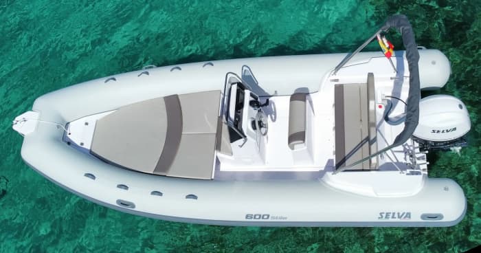 Full day on a private boat, caves, coves and turquoise waters