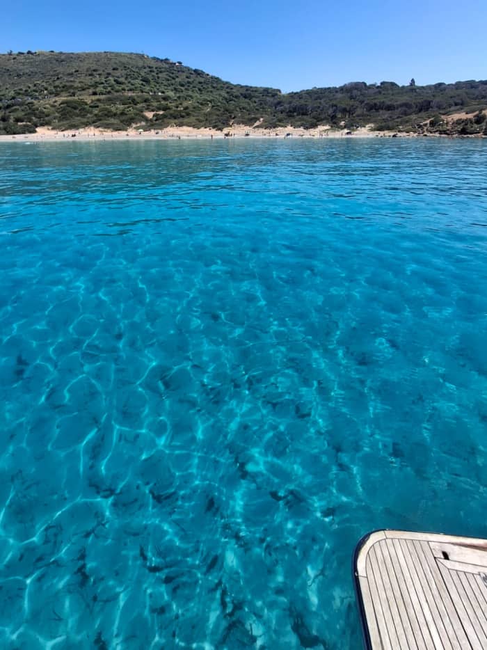 Excursión en barco de medio día por Cagliari: calas y mar cristalino.