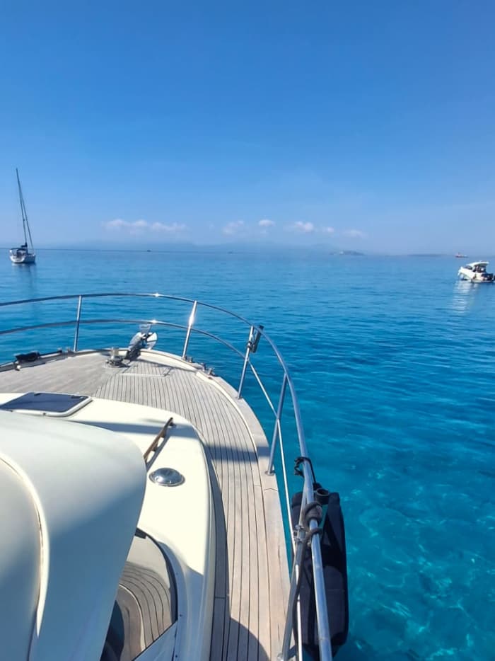 Excursión en barco de medio día por Cagliari: calas y mar cristalino.