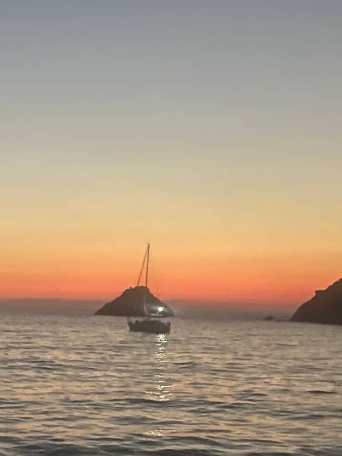 Aperitief bij zonsondergang aan boord van de Caicco Lucifero