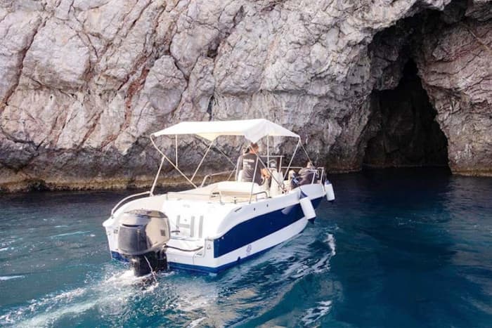 2-Hour Taormina Boat Tour: Isola Bella, Caves, and Snorkeling