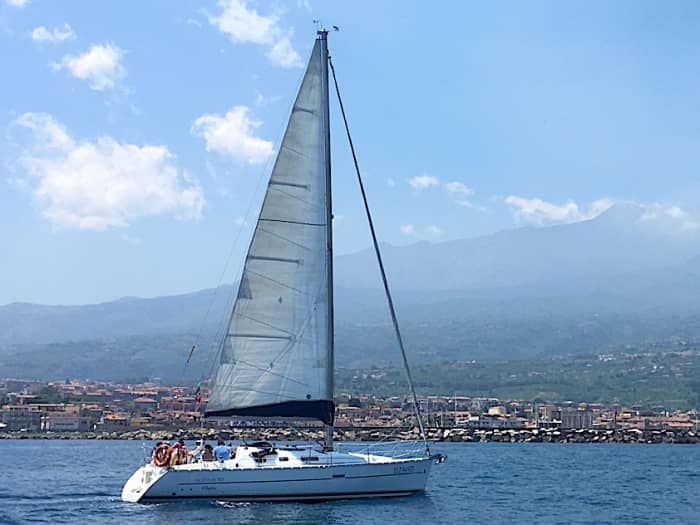 Sunset Sailing Experience con Aperitivo a Catania