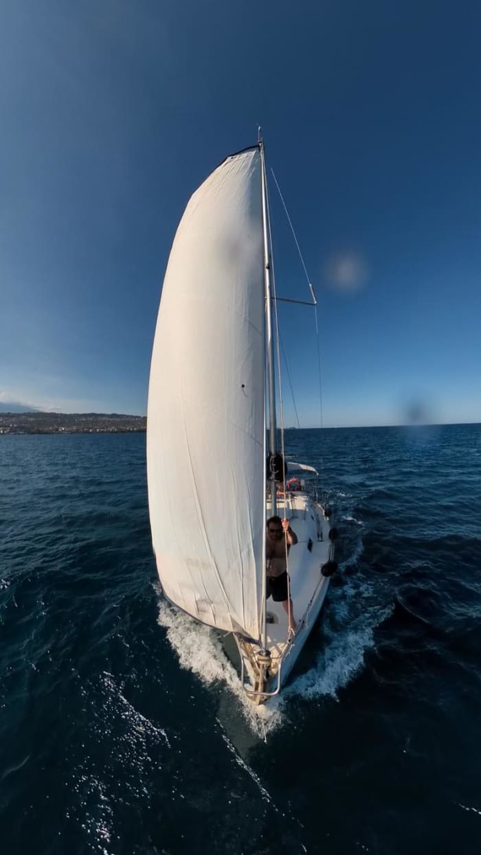 Sunset Sailing Experience con Aperitivo a Catania
