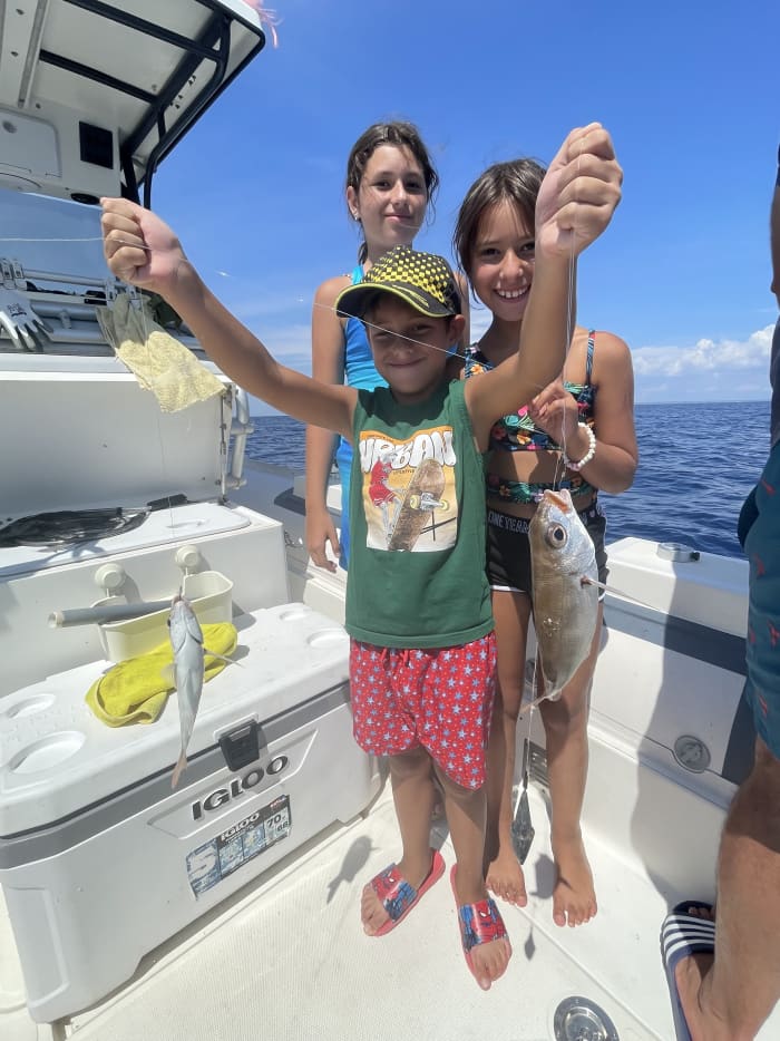Alquiler de embarcaciones de pesca en Porto Cesareo: pesca deportiva con instructor FIPSAS y equipo profesional.