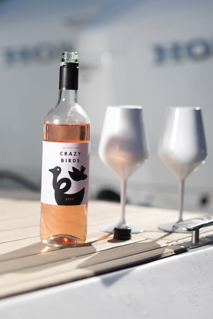 Coucher de soleil à Corfou : un verre de vin et les embruns de la mer.