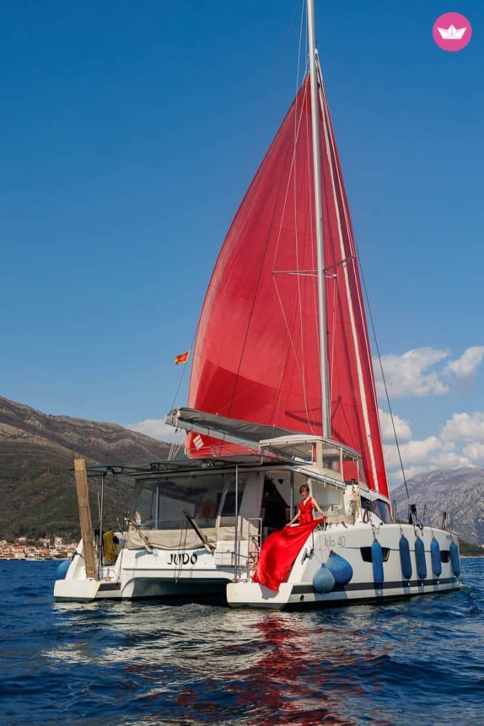 Découvrez les rivages de Budva : une excursion d'une journée complète à bord d'un catamaran