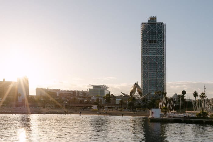 Sonnenuntergangs-Katamaran-Erlebnis in Barcelona