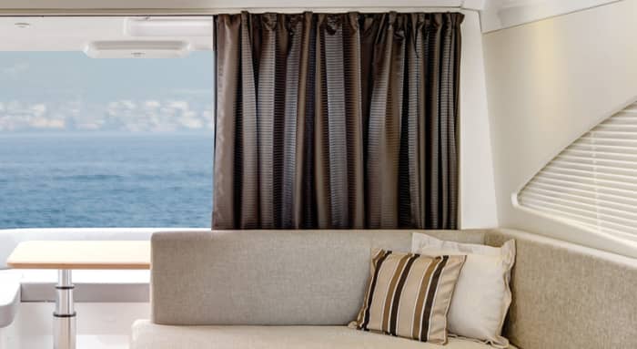 Privates Luxusyacht-Erlebnis | 4 Stunden entlang der Küste von Sesimbra und Tróia