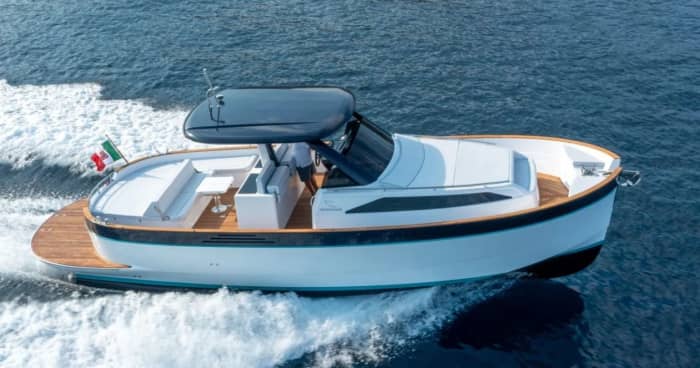 Half-day morning excursion aboard the Apreamare Gozzo 35