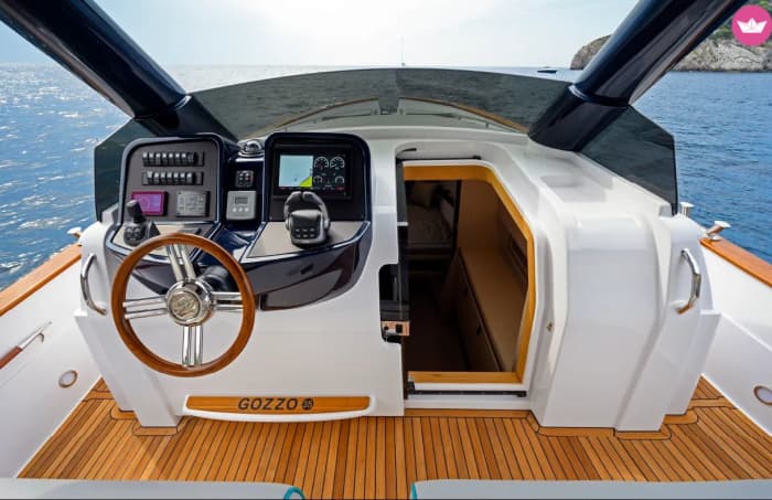 Half-day morning excursion aboard the Apreamare Gozzo 35