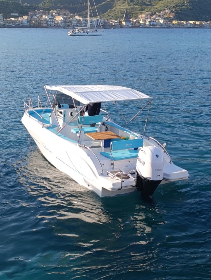 Aperitivo en barco entre Isola Bella y Mazzarò