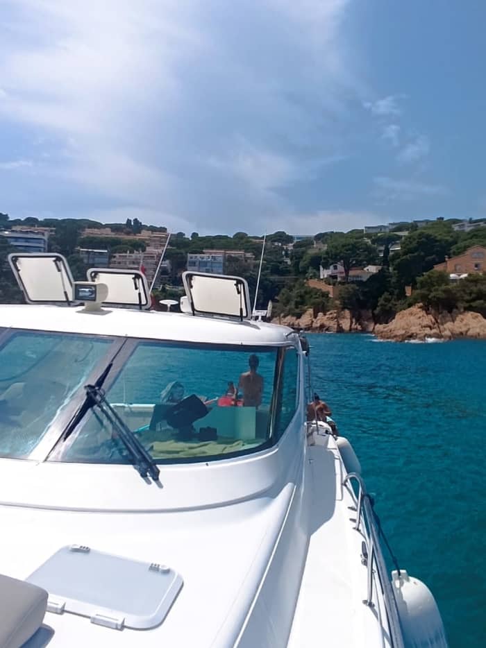 Riviera 43 – INTRÈPID 2. (13,45 m)
Unglaubliche 4-stündige All-inclusive-Kreuzfahrt.