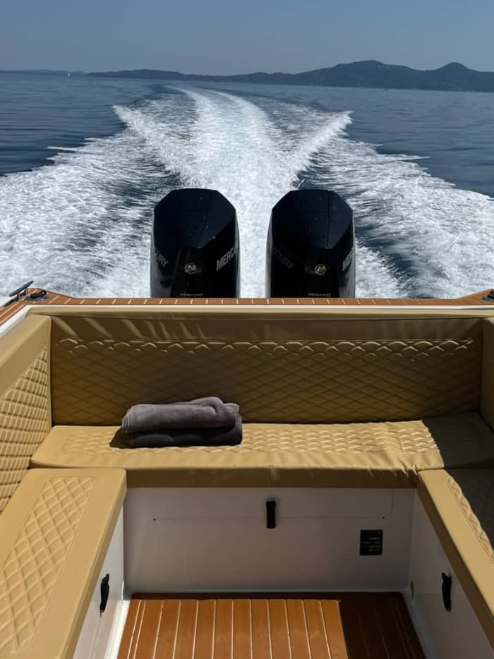 Activités nautiques : plongée avec tuba, natation et paddle.