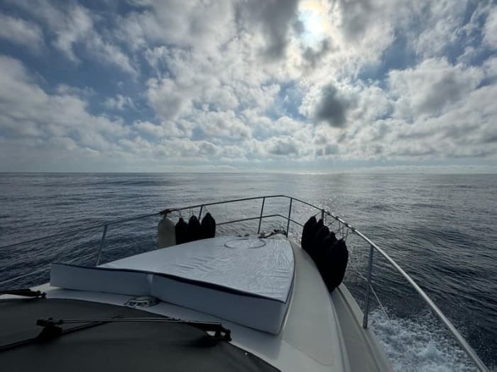 Experiencia de día completo en Saranda con un yate de lujo.