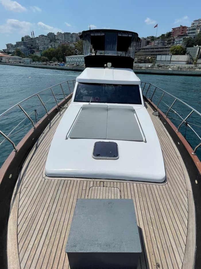 Istanbul Islands Swimming Tour – Luxury Yacht for 12 Guests