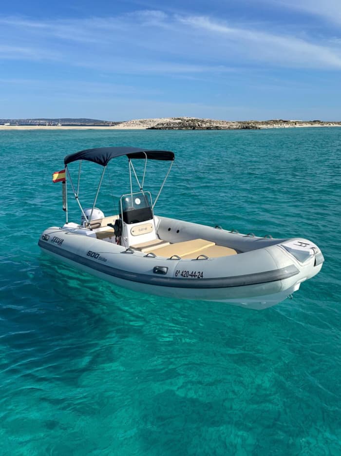 4h - A Taste of Formentera's Secret Blue Paradise