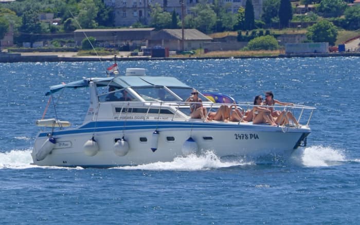 Pola: Escursione privata in barca sul Mediterraneo (Tramonto con i delfini)