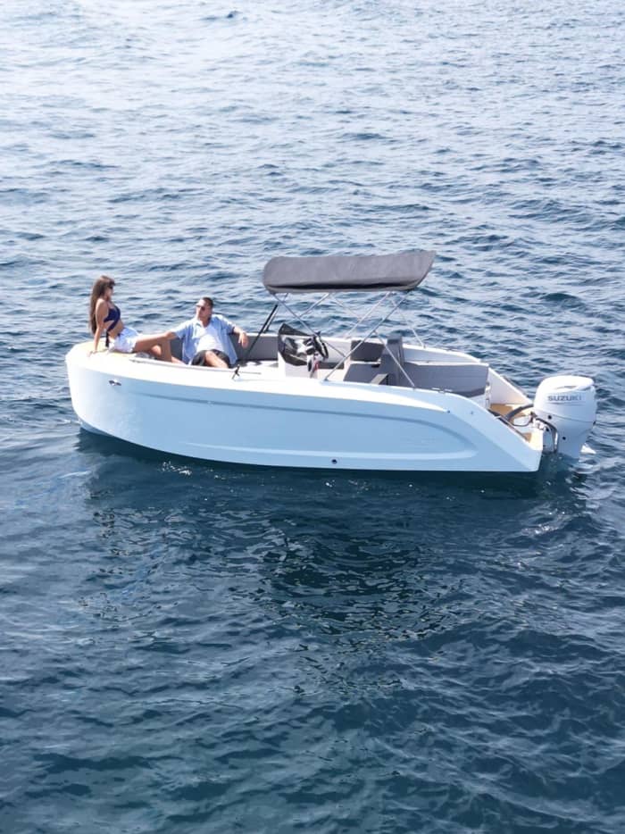 Passeio de barco por €380