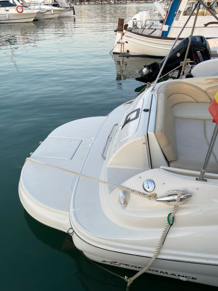6-HOUR SEA RAY TOUR