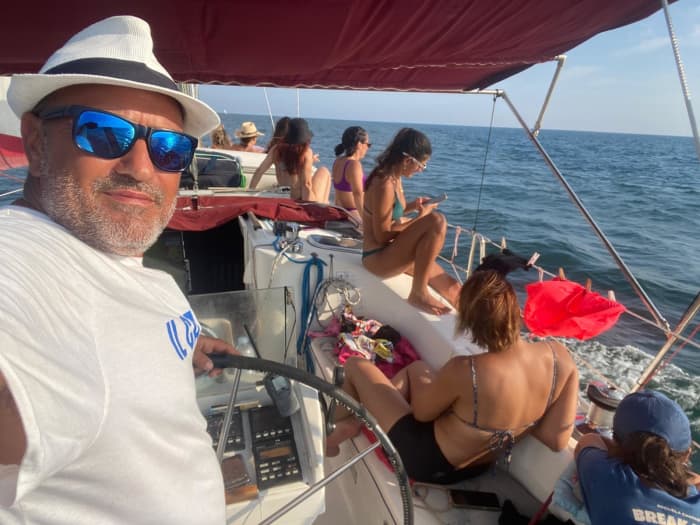Zeiltocht van een halve dag in Ponza: baaien en kristalhelder water.