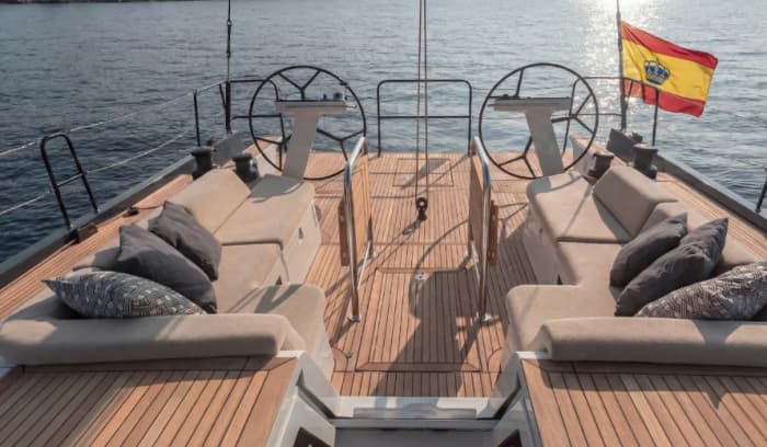 EEN EXTRA BELEEFDE ERVARING DOOR IBIZA EN ES VEDRÀ AAN BOORD VAN EEN 17 METER LANGE LUXE ZEILBOOT MET KAPITEIN