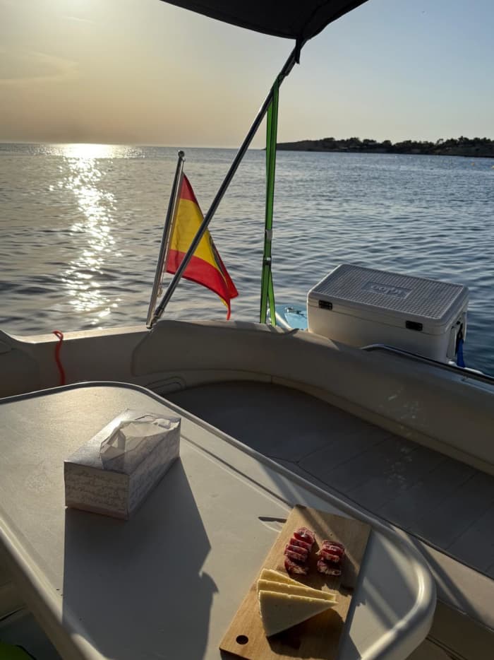 Entdecken Sie die Küste von Alcossebre: Ein kompletter Tagesausflug an Bord eines Motorboots