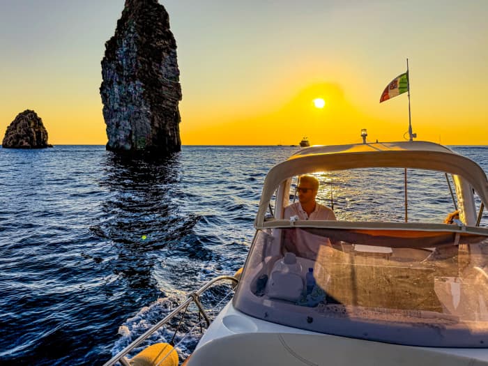 Une journée dans les îles Éoliennes — Huit heures entre Lipari et Vulcano avec apéritif, vin et produits locaux.

Accès optionnel aux autres îles.
