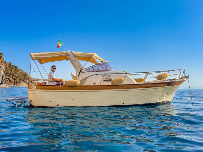 Une journée dans les îles Éoliennes — Huit heures entre Lipari et Vulcano avec apéritif, vin et produits locaux.

Accès optionnel aux autres îles.