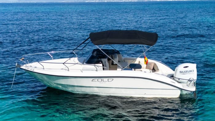 Private boat trip through the crystal-clear waters of Mallorca