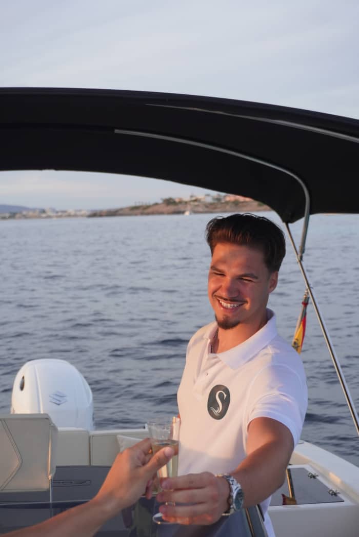 Private boat trip through the crystal-clear waters of Mallorca