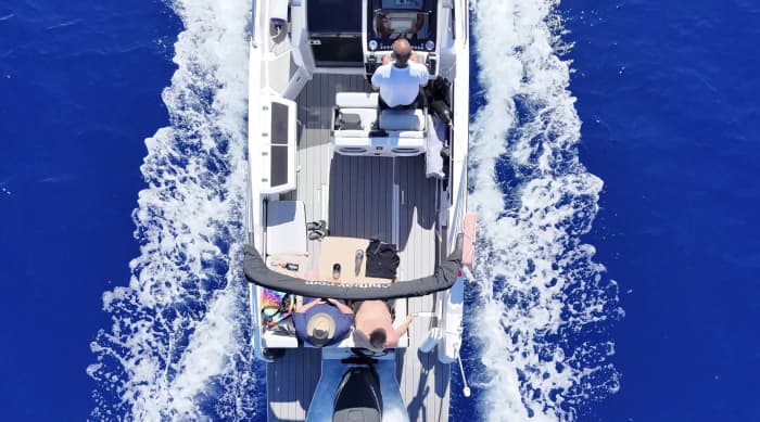 Excursion privée en bateau à Madère : falaises, baignade et découverte du littoral