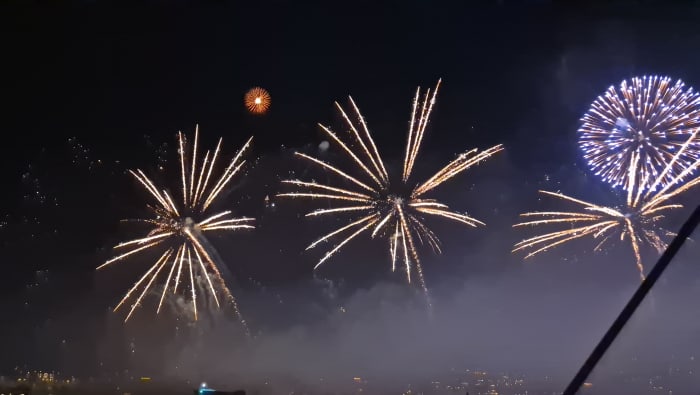 POKAZY FAJERWERKÓW W ZATOCE CANNES (LIPIEC/SIERPIEŃ)