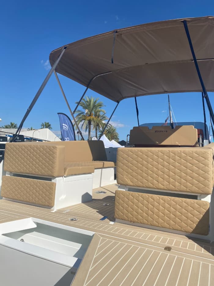 Day trip by boat along the Costa Brava from Llançà
