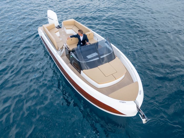 Day trip by boat along the Costa Brava from Llançà