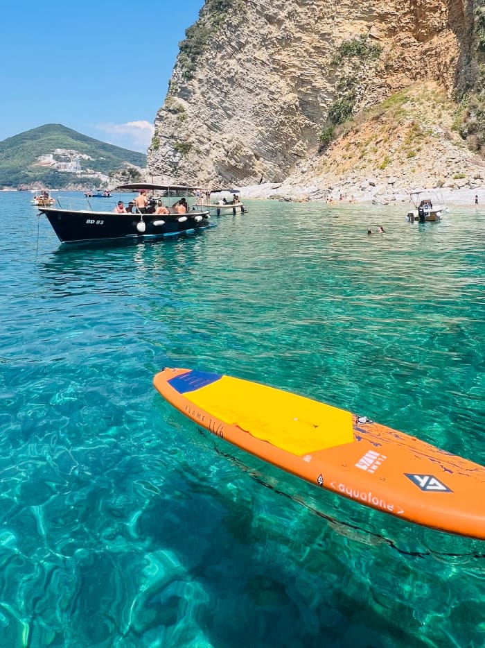 Escapade balnéaire de premier choix : plages, grottes et zones de baignade