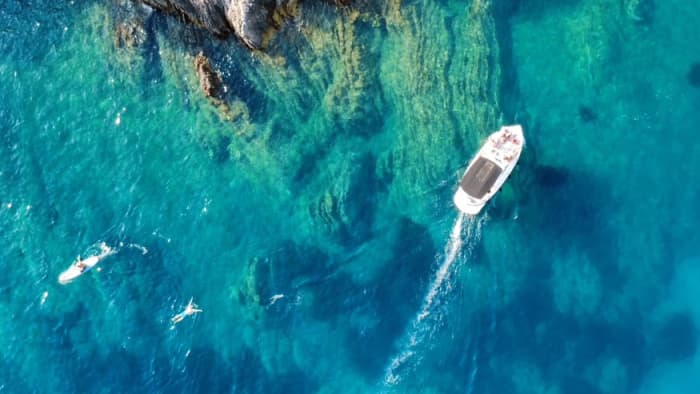 Escapade balnéaire de premier choix : plages, grottes et zones de baignade