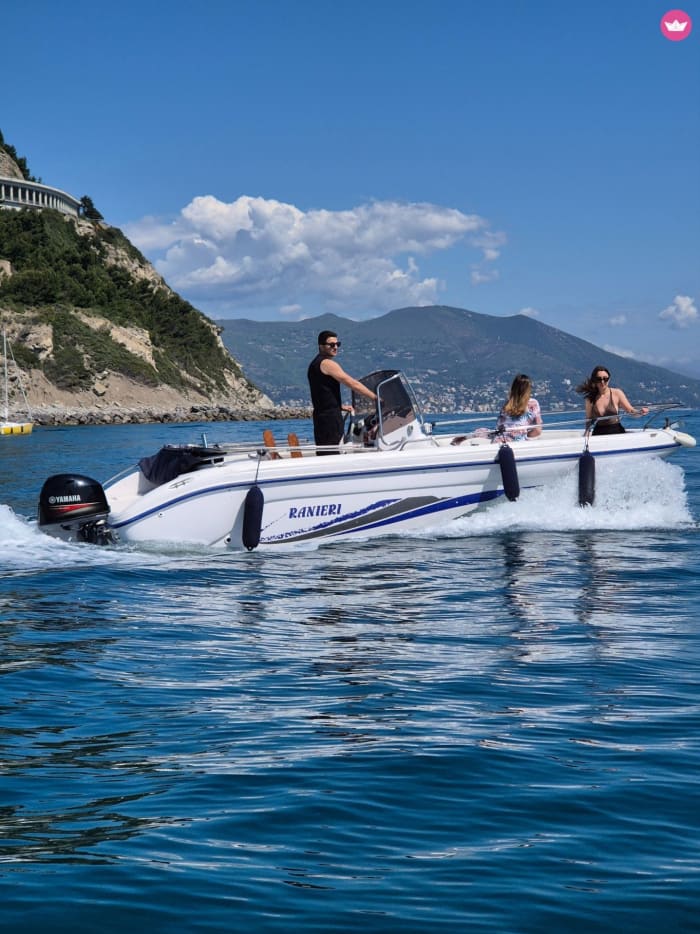 Tour privato in barca all’isola Gallinara: relax, snorkeling e incontri con delfini e tartarughe
