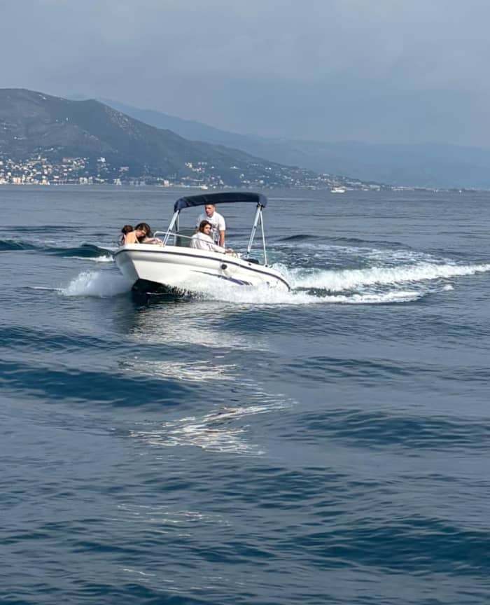 Tour privato in barca all’isola Gallinara: relax, snorkeling e incontri con delfini e tartarughe