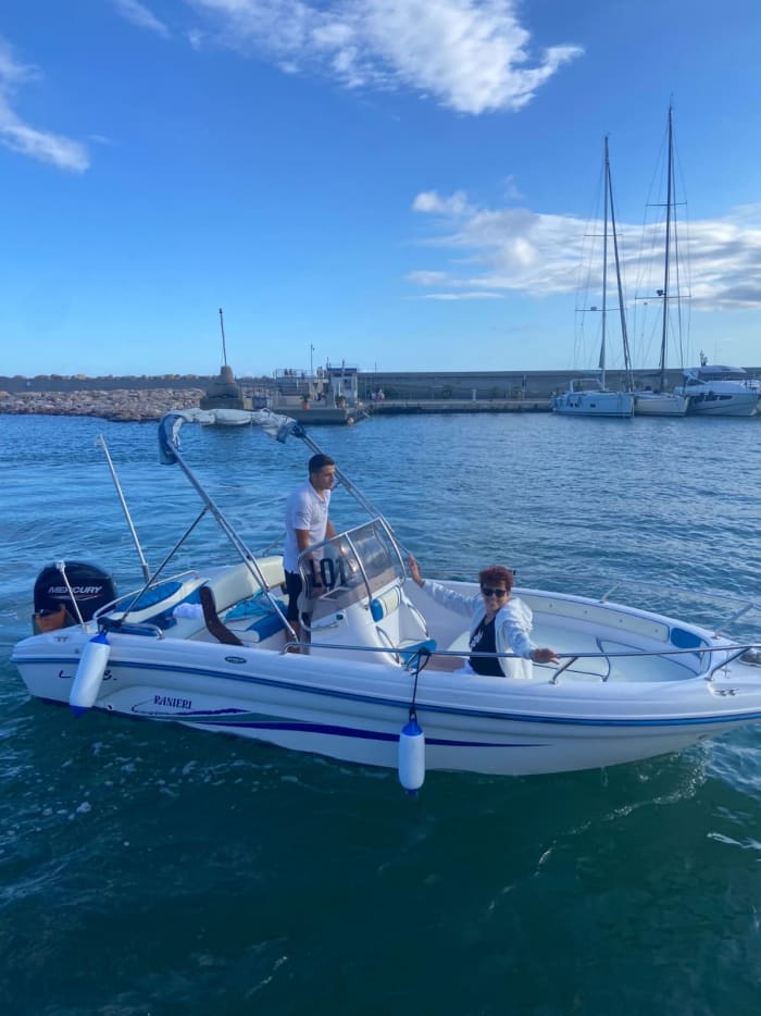 Tour privato in barca all’isola Gallinara: relax, snorkeling e incontri con delfini e tartarughe