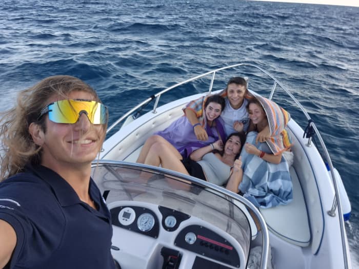 Tour privato in barca all’isola Gallinara: relax, snorkeling e incontri con delfini e tartarughe