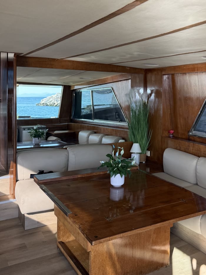 Expérience en yacht de 21,5 mètres | Croisière de luxe de 5 heures sur la Riviera d'Athènes